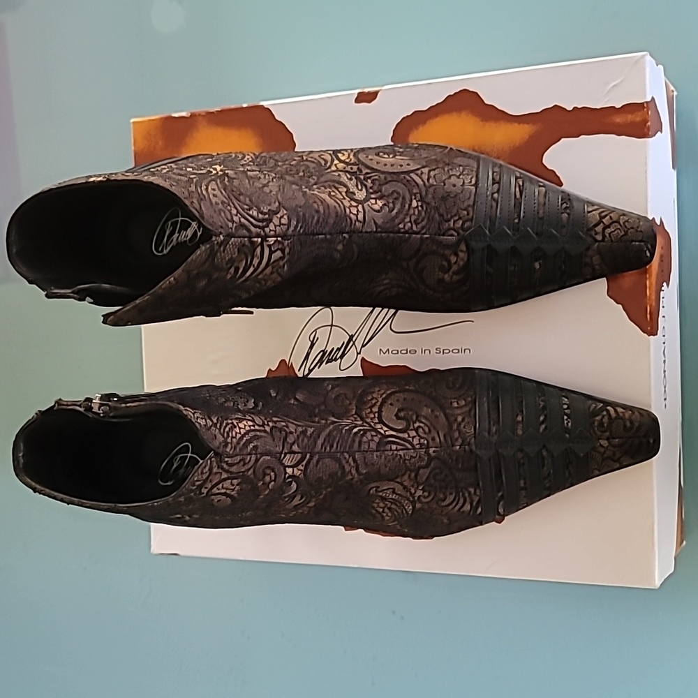 Women's shoes